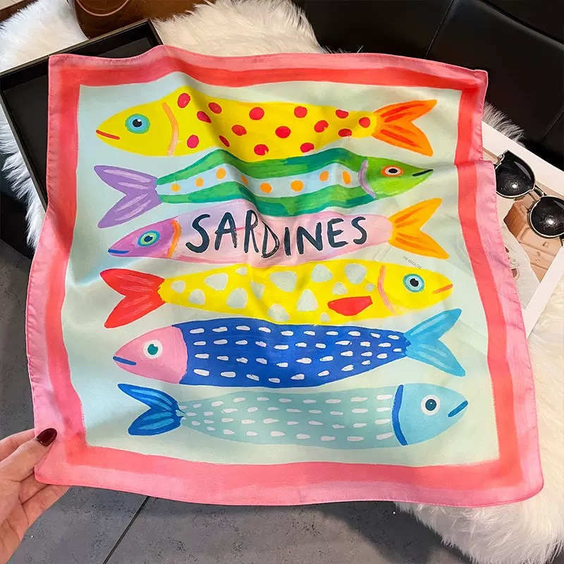 Silk Neck Scarf - ผ้าพันคอไหมลายปลาแฟชั่น ผ้าคลุมศีรษะผู้หญิง สไตล์หรูหรา ใช้ได้ทุกฤดู ประดับตกแต่ง ผูกคอ