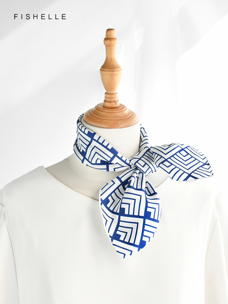 จีนคลาสสิกสีฟ้าสีขาวธรรมชาติ S - Silk Neck Scarf บทวิจารณ์และราคา