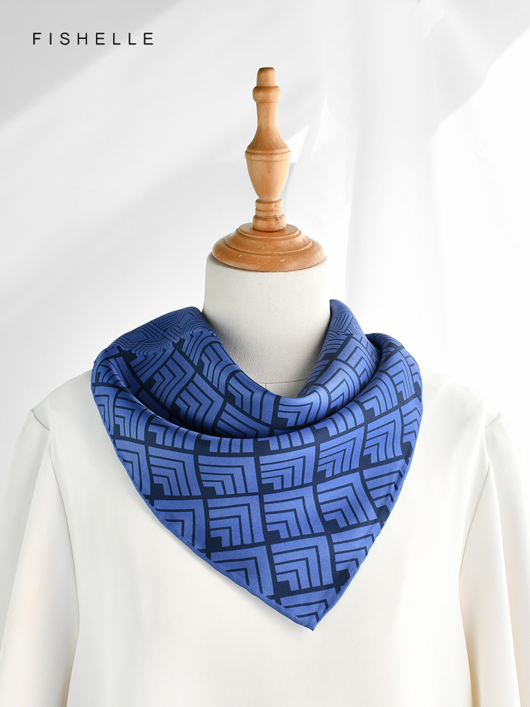 จีนคลาสสิกสีฟ้าสีขาวธรรมชาติ S - Silk Neck Scarf บทวิจารณ์และราคา